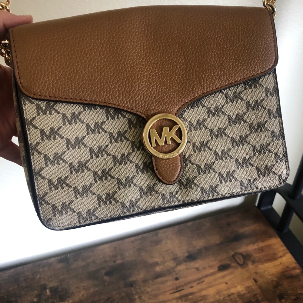 Michael Kors - classic cross body bag